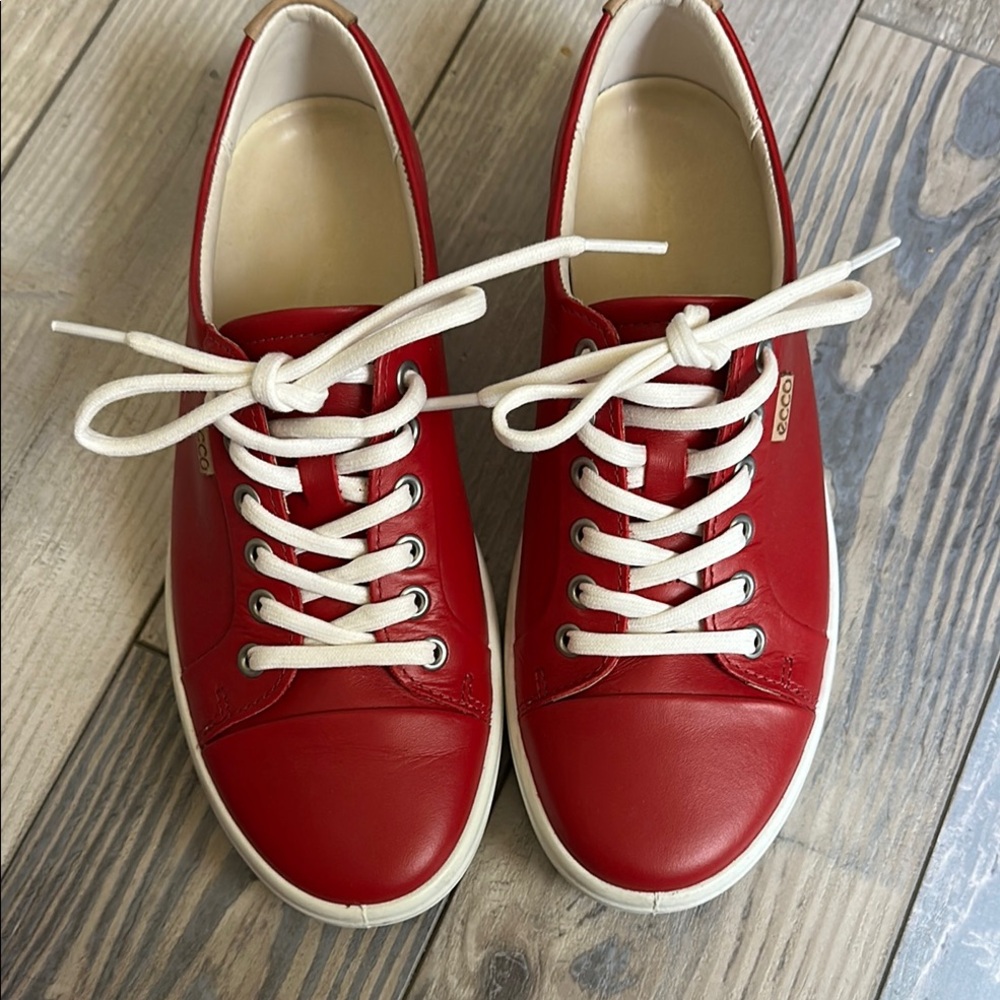 Ecco Chili RED soft 7 sneakers 
nwot
